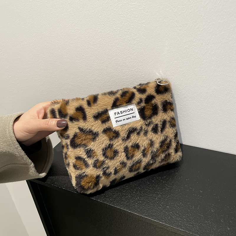 Borsa per il trucco in peluche - Travel Accessories Toiletry Bag recensione e prezzo