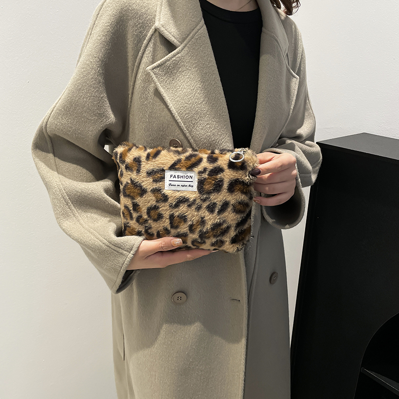 Borsa per il trucco in peluche - Travel Accessories Toiletry Bag recensione e prezzo
