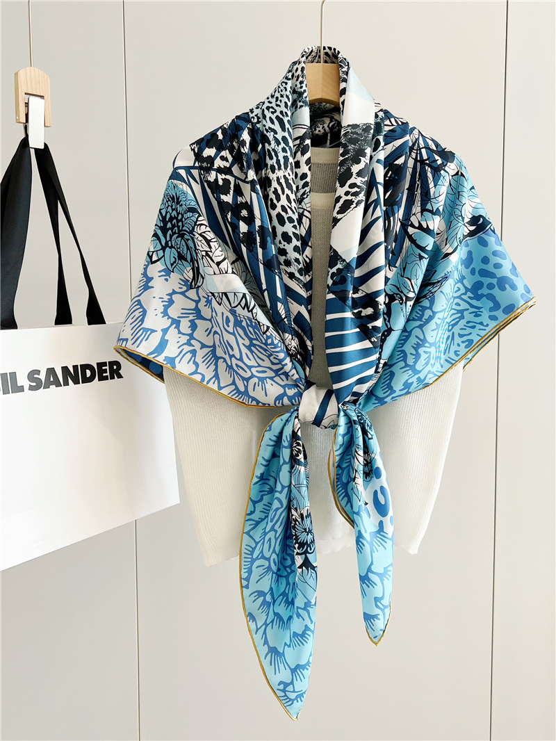 Sciarpa in Seta con Stampa Leo - Travel Hair Accessories recensione e prezzo